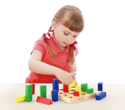 Дидактичен пъзел с цветове, форми и дължини. 