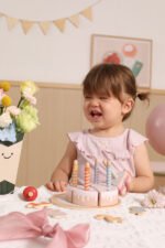 Дървена детска торта със свещички