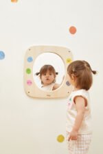 Игра за стена- огледало с емоции. Пресъздай емоциите на огледалото