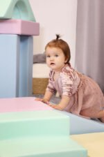 IGLU мек модулен комплект от 9 части с цилиндър и противоплъзгаща основа. Премиум качество за катерене, баланс и активна игра.