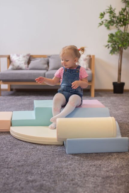 IGLU мек модулен комплект от 6 части с цилиндър и противоплъзгаща основа. Премиум качество за катерене, баланс и активна игра.