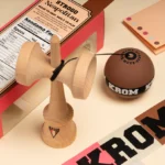 KROM Kendama STROGO NEA Chocolate с LAMBO форма, букова дървесина и I+D противохлъзгаща боя. Професионална кендама с отличен баланс и контрол.
