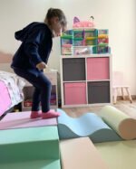 IGLU мек модулен комплект от 6 части с цилиндър и противоплъзгаща основа. Премиум качество за катерене, баланс и активна игра.