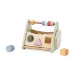 Дървен образователен триъгълник PolarB – занимателен триъгълник с активности и образователен център с форми, зъбни колела, огледало и цветни елементи. Подходящ за деца над 18 месеца.