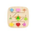 Дървен сензорен стенен панел от VIGA Toys с вграден лабиринт и цветни геометрични фигури, създаден за развиване на фината моторика, координацията и логическото мислене при децата.