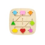 Дървен сензорен стенен панел от VIGA Toys с вграден лабиринт и цветни геометрични фигури, създаден за развиване на фината моторика, координацията и логическото мислене при децата.