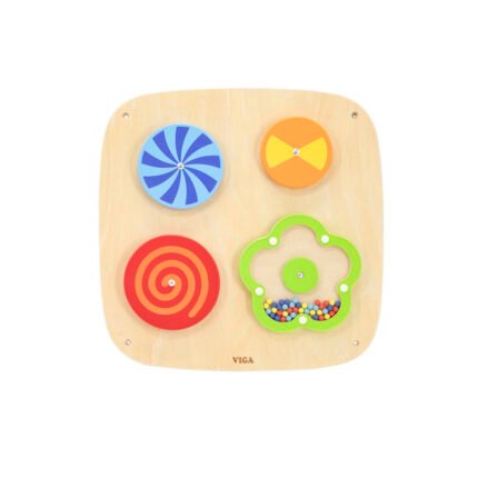 Дървен образователен стенен панел с въртящи се колела – сензорна игра с цветни въртележки и звуков ефект от движещи се топчета. Подходящ за детски градини, Монтесори центрове и STEM кътове.