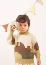 Дървен детски фотоапарат с цветни филтри от VIGA Toys. Играчка с въртящ се обектив и цветни ефекти, която развива въображението и наблюдателността на децата.