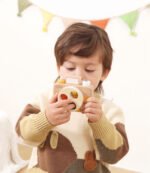 Дървен детски фотоапарат с цветни филтри от VIGA Toys. Играчка с въртящ се обектив и цветни ефекти, която развива въображението и наблюдателността на децата.
