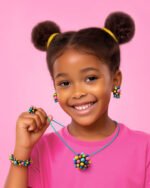 HEY CLAY Vivid Accessories – комплект за създаване на цветни бижута от глина. Включва 8 кутийки глина, инструменти, пръстени и връзки за колиета. Създайте уникални аксесоари.