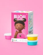 HEY CLAY Vivid Accessories – комплект за създаване на цветни бижута от глина. Включва 8 кутийки глина, инструменти, пръстени и връзки за колиета. Създайте уникални аксесоари.