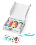 HEY CLAY Dog Buddies – комплект глина за моделиране с 15 кутийки за създаване на 6 кучешки героя. Включва приложение с инструкции стъпка по стъпка.