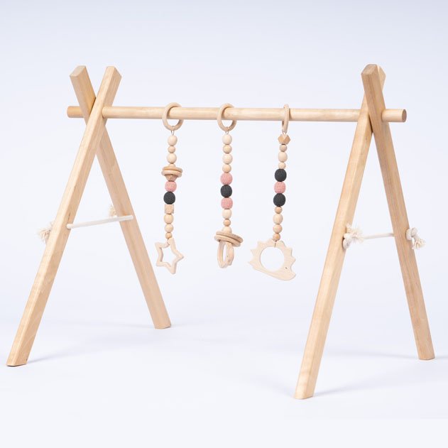 legandgo-baby-gym-aktivna-gimnastika-rozova активна бебешка гимнастика с висящи играчки за развитие на моториката