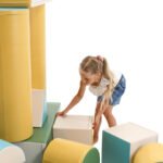 Този комплект меки модули за игра (soft play) е подходящ както за дома, така и за детски центрове и сензорни стаи