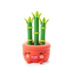С комплекта HEY CLAY Plant Friends децата ще вдъхнат живот на три усмихнати растения, които бързо ще се превърнат в нови приятели.