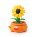 С комплекта HEY CLAY Plant Friends децата могат да създадат три очарователни растения приятели, всяко със собствен характер, настроение и усмивка.