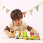 Цветен дървен влак с животни VIGA Toys 44849