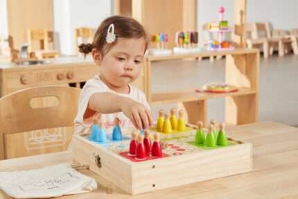 Дървен комплект 4 настолни игри в 1 VIGA Toys – Лудо, боулинг, кърлинг и игра с шайби