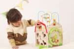 Дървена къща Ферма със 7 активности VIGA Toys 44854